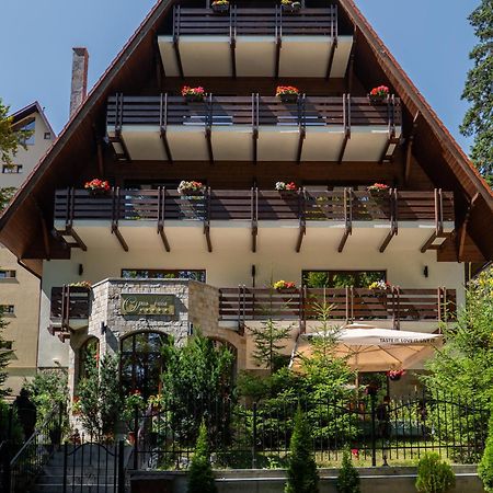 Opus Villa Sinaia Buitenkant foto The house of the writer in the village of Vrana