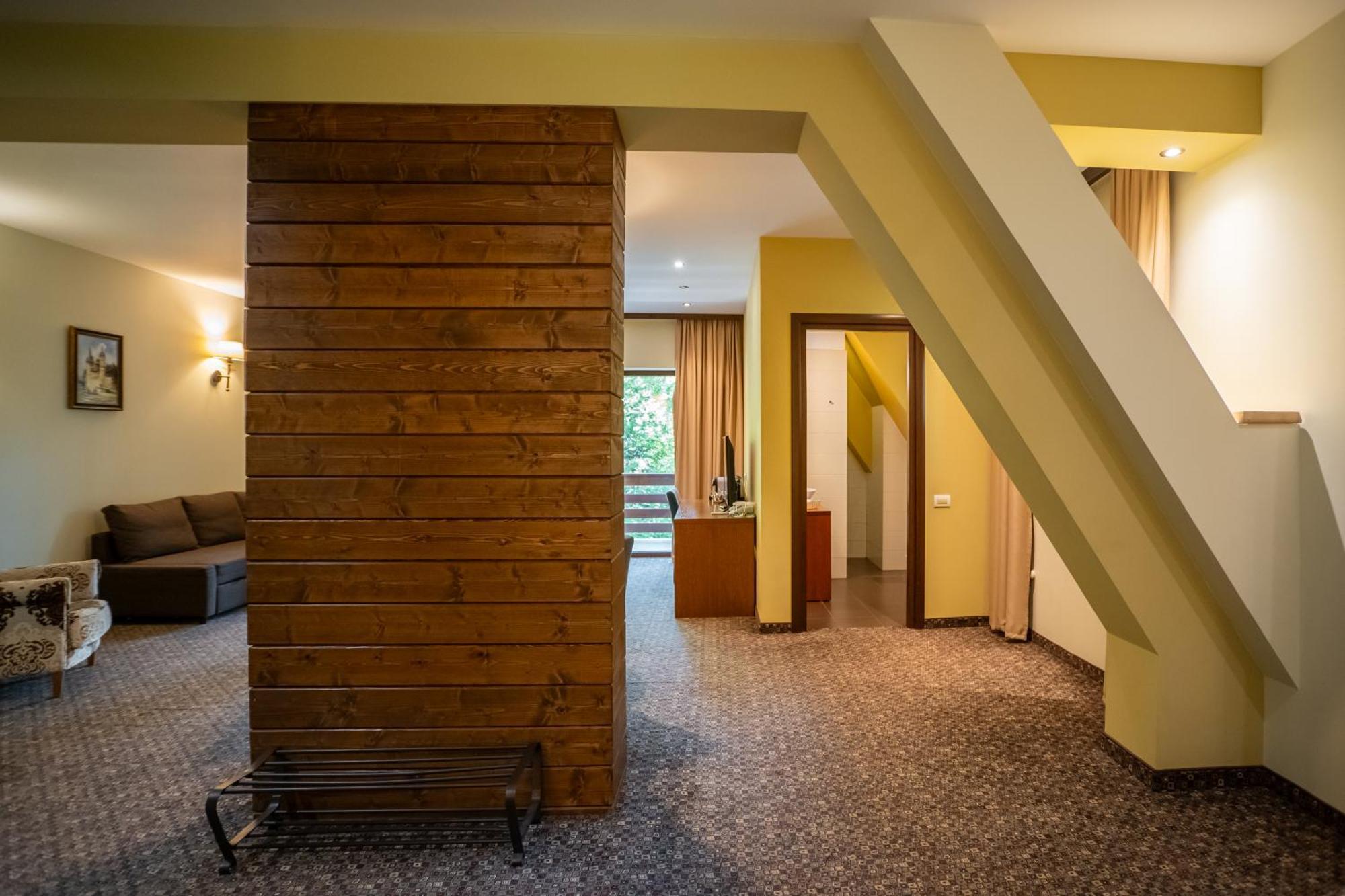 Opus Villa Sinaia Buitenkant foto Interior of a suite