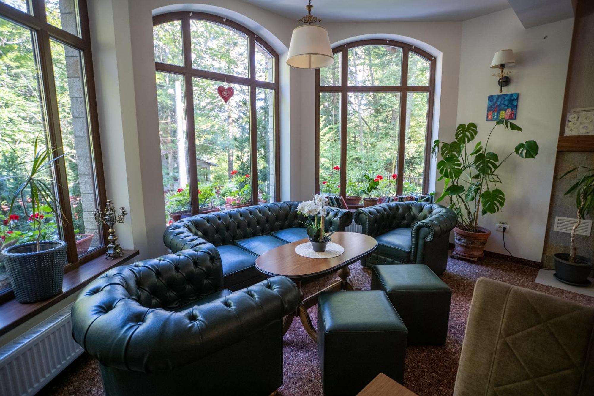 Opus Villa Sinaia Buitenkant foto Interior of the hotel