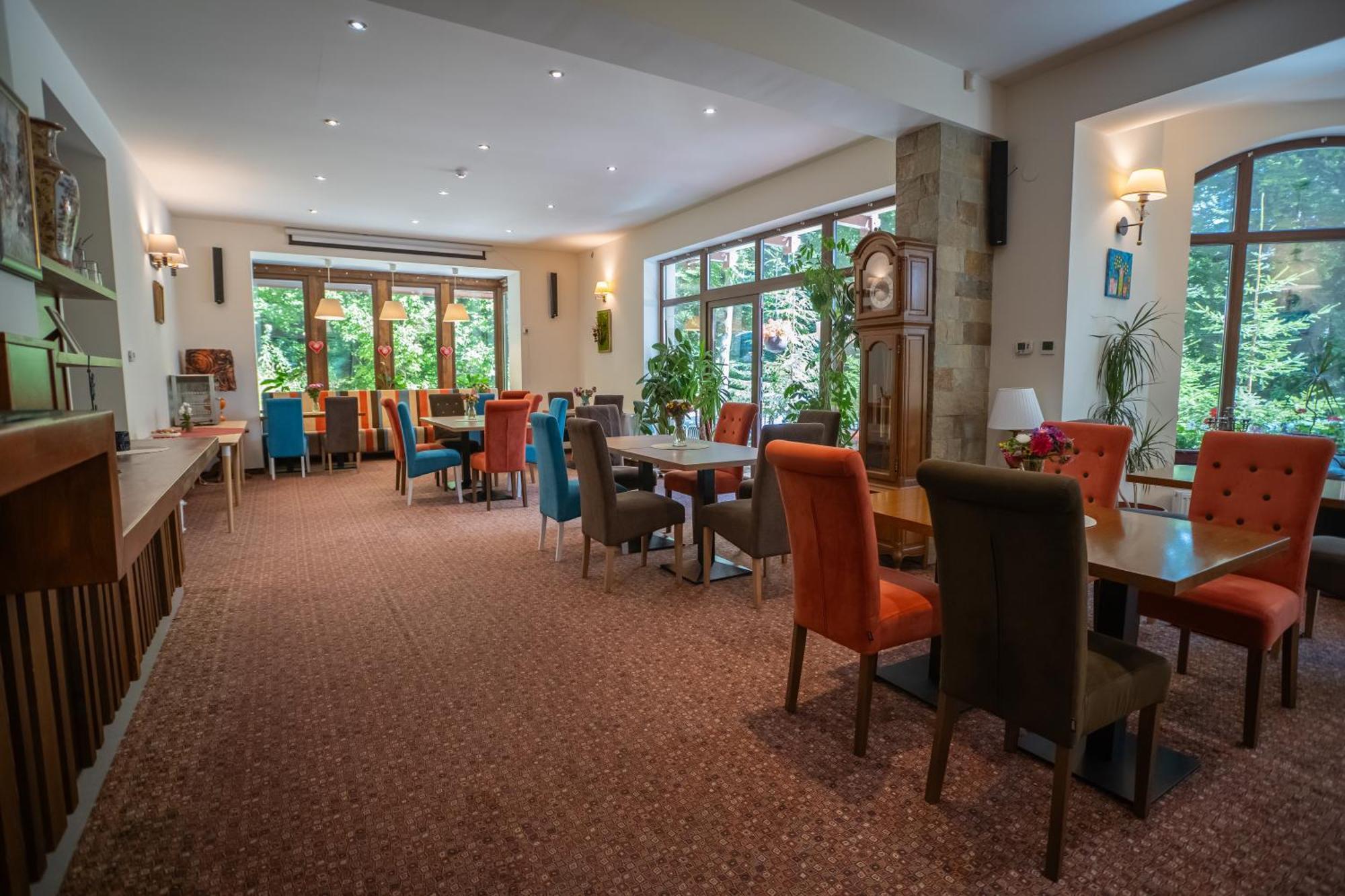 Opus Villa Sinaia Buitenkant foto The restaurant