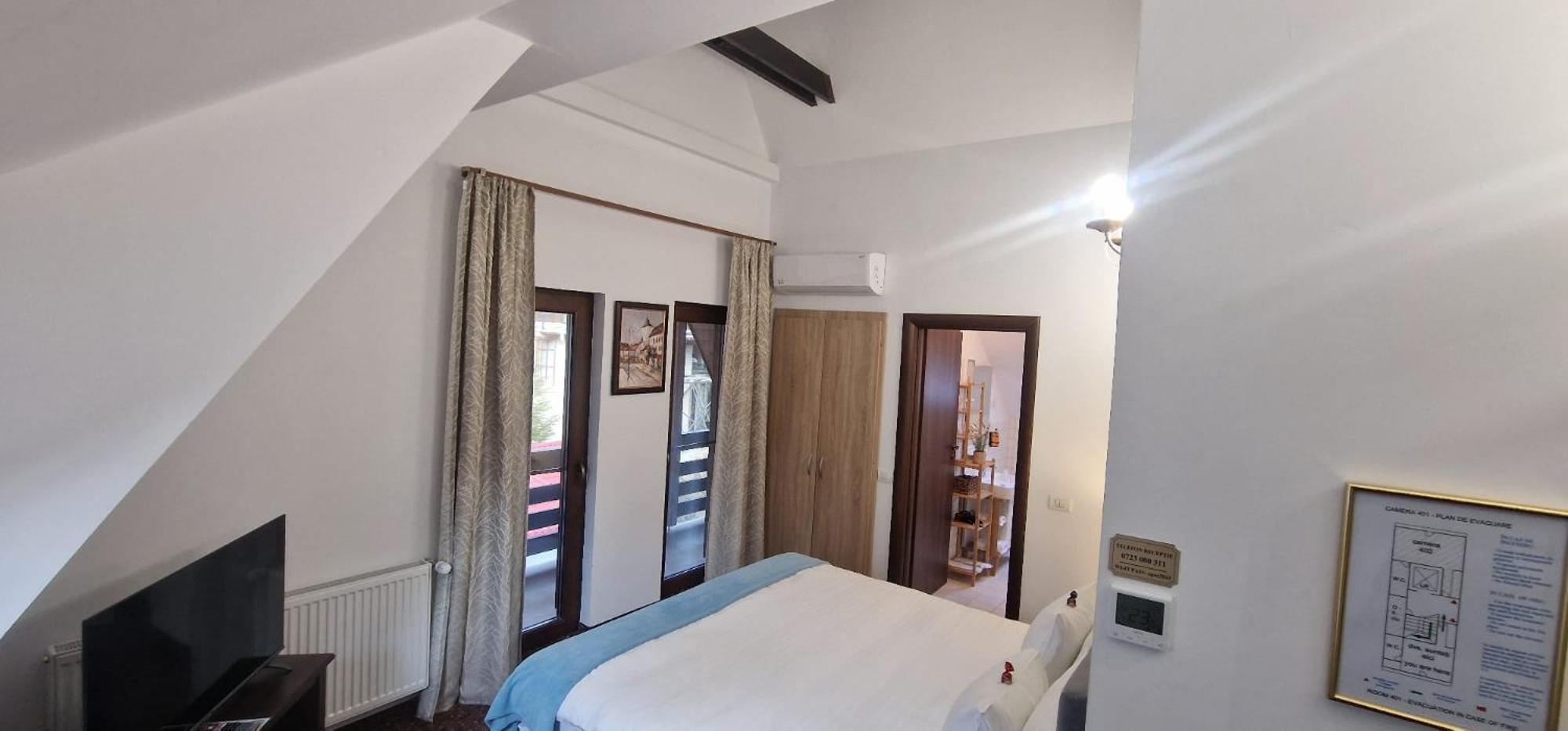 Opus Villa Sinaia Buitenkant foto A bedroom at the hotel